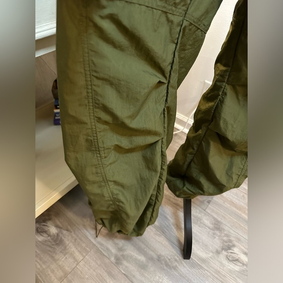 Mimosa Green Parachute Pants - Size M - Picture 5 of 16
